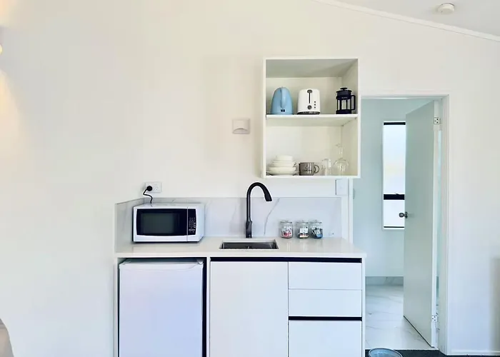 Hotel Unit 4 Fenton Sumner