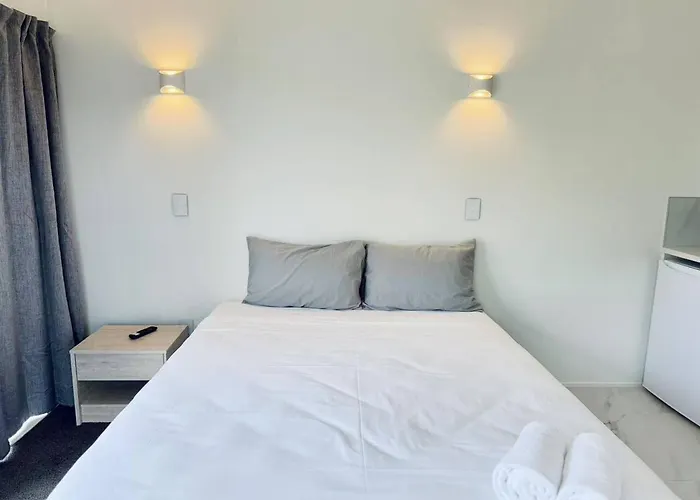 Hotel Unit 4 Fenton Sumner *